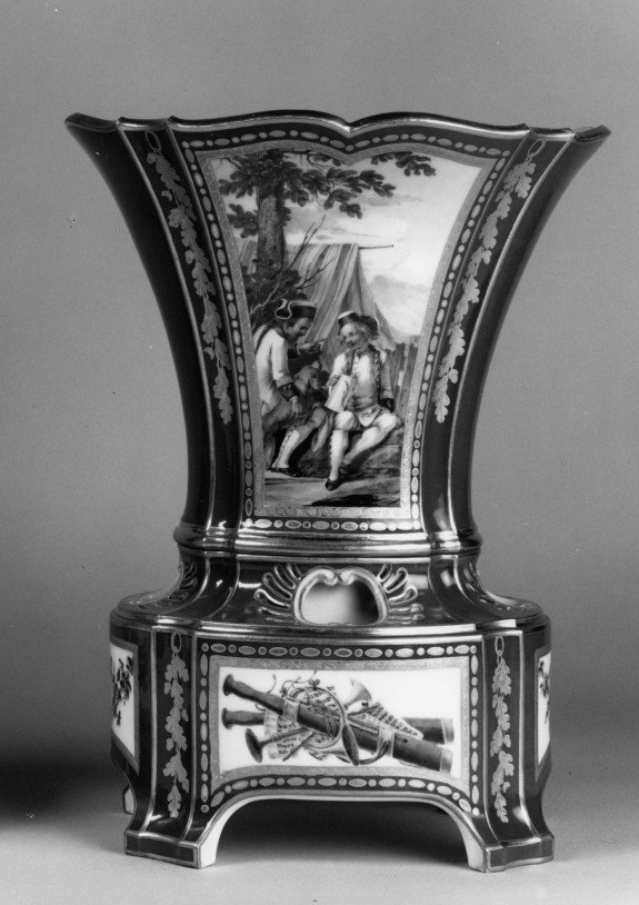 One of a Pair of Vases with Stands (vase hollandais nouveau ovale)