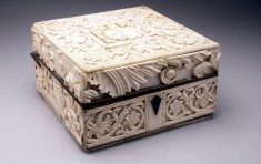 Box with Vegetal Forms