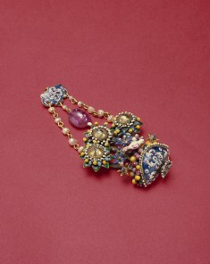 Pendant with Birds and Flowers