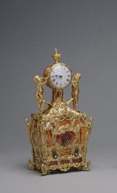 "Nécessaire" with a Watch