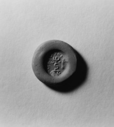 Stamp Seal with Engraved Ornament of Circles on Back