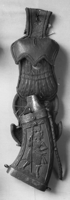 Port-Flask with Powder Flask and Bullet-and-Cartridge Pouch