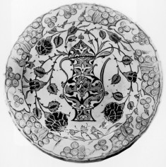 Iznik Rhodian Fritware Plate with Depiction of a Ewer