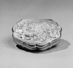 Cartouche-Shaped Snuffbox