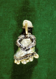 Brooch of an African