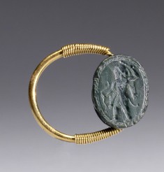 Scarab of Herakles with Club and Bow