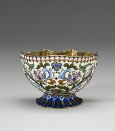 Half-moon-shaped Bowl