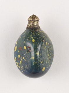 Spotted Glass Snuff Bottle