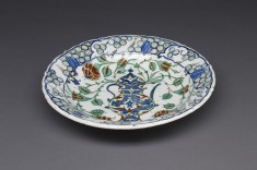 Iznik Plate with Depiction of a Ewer