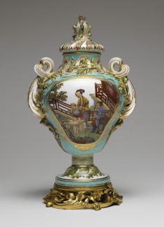 One of a Pair of Potpourri Vases (Vase pot pourri feuilles de mirte)