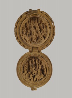 Rosary Pendant Bead with the Crucifixion and Resurrection