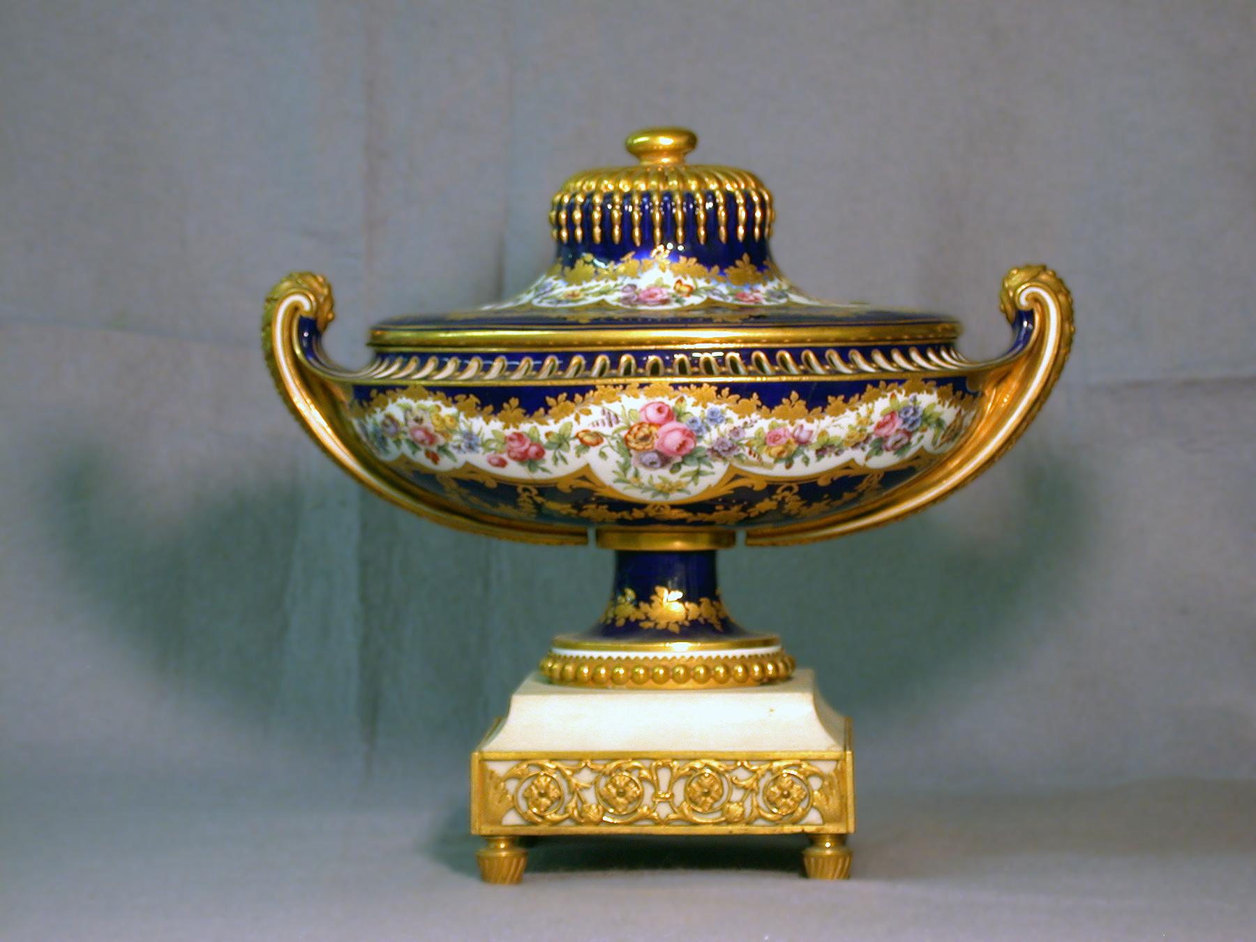 Image for Potpourri Vase (Vase pot pourri ovale uni)