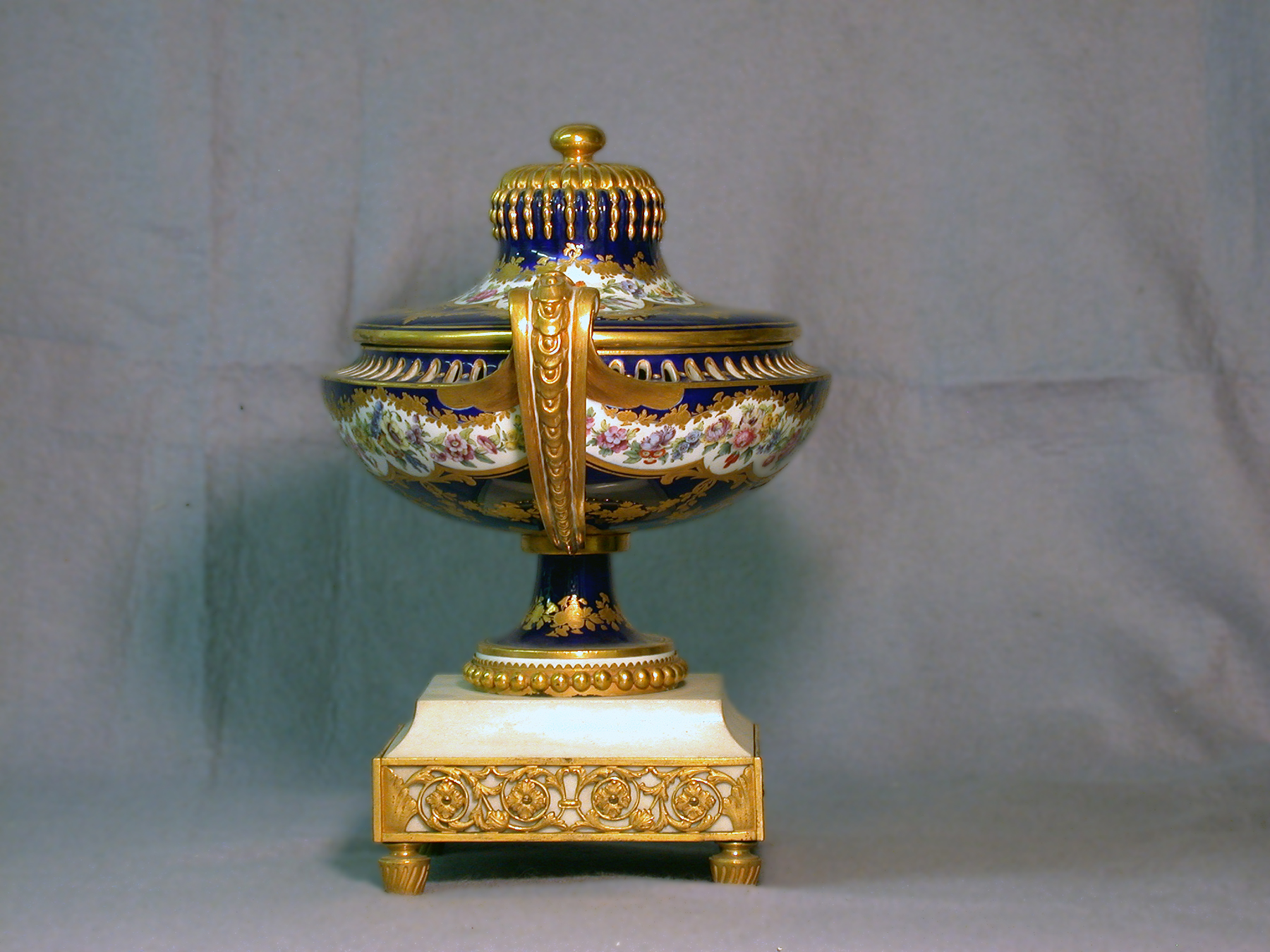 Image for Potpourri Vase (Vase pot pourri ovale uni)