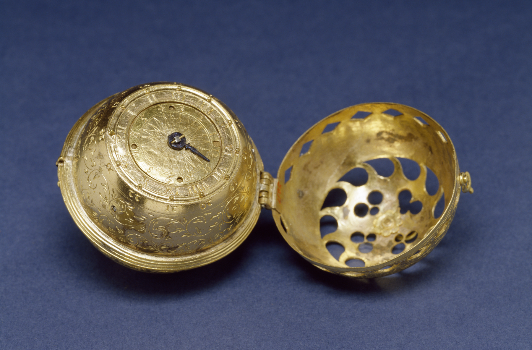 The oldest known mechanical watch ever discovered, dating from 1530 and  used to be owned by Philip Melanchthon. [1251x810] : r/ArtefactPorn