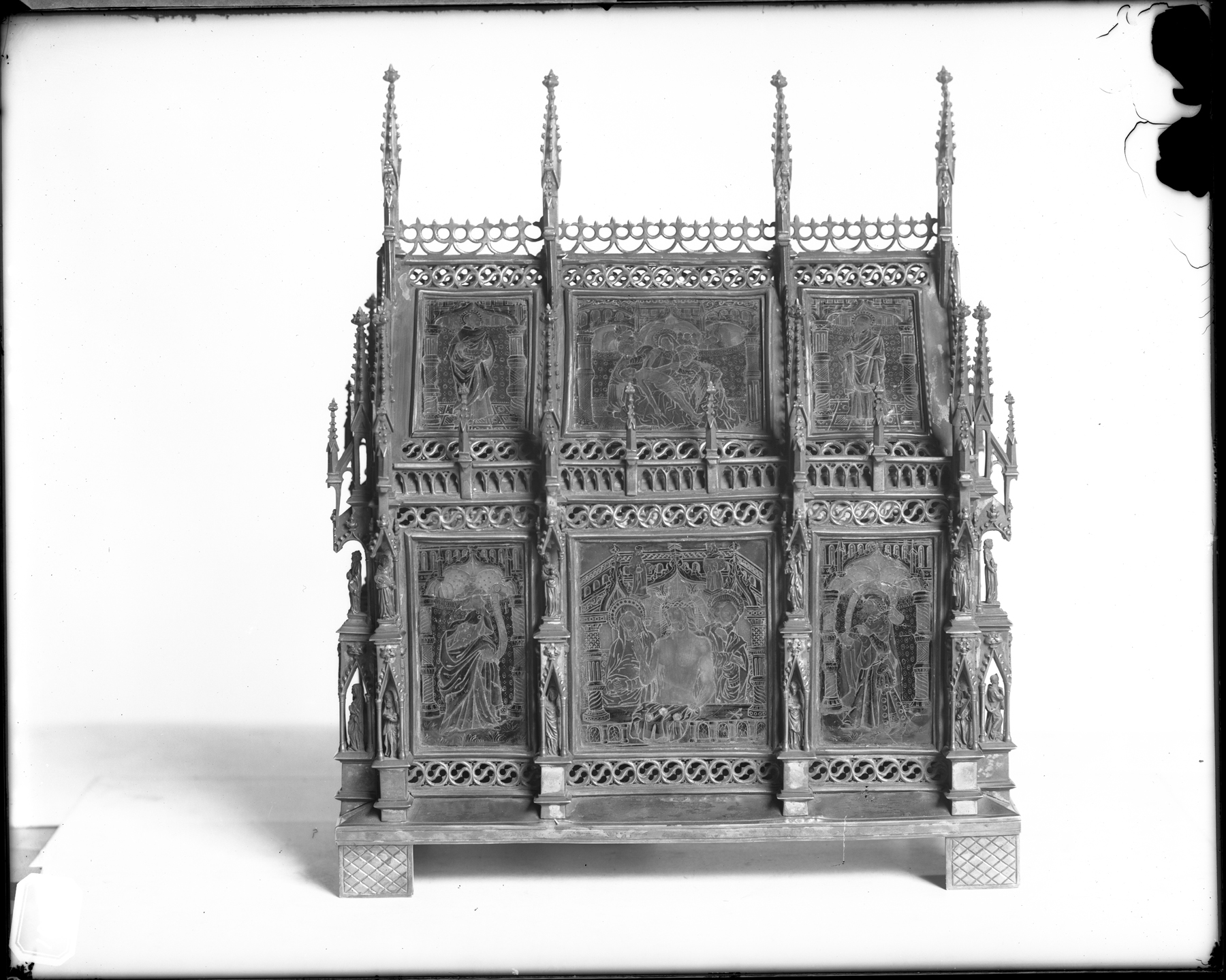 Image for Reliquary with religious scenes in 16th century style