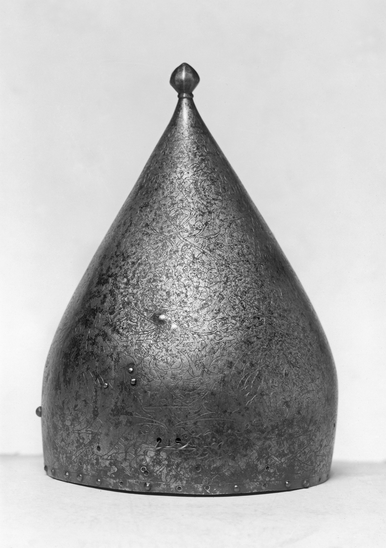 Image for Helmet with Floral Patterns and Arabesques