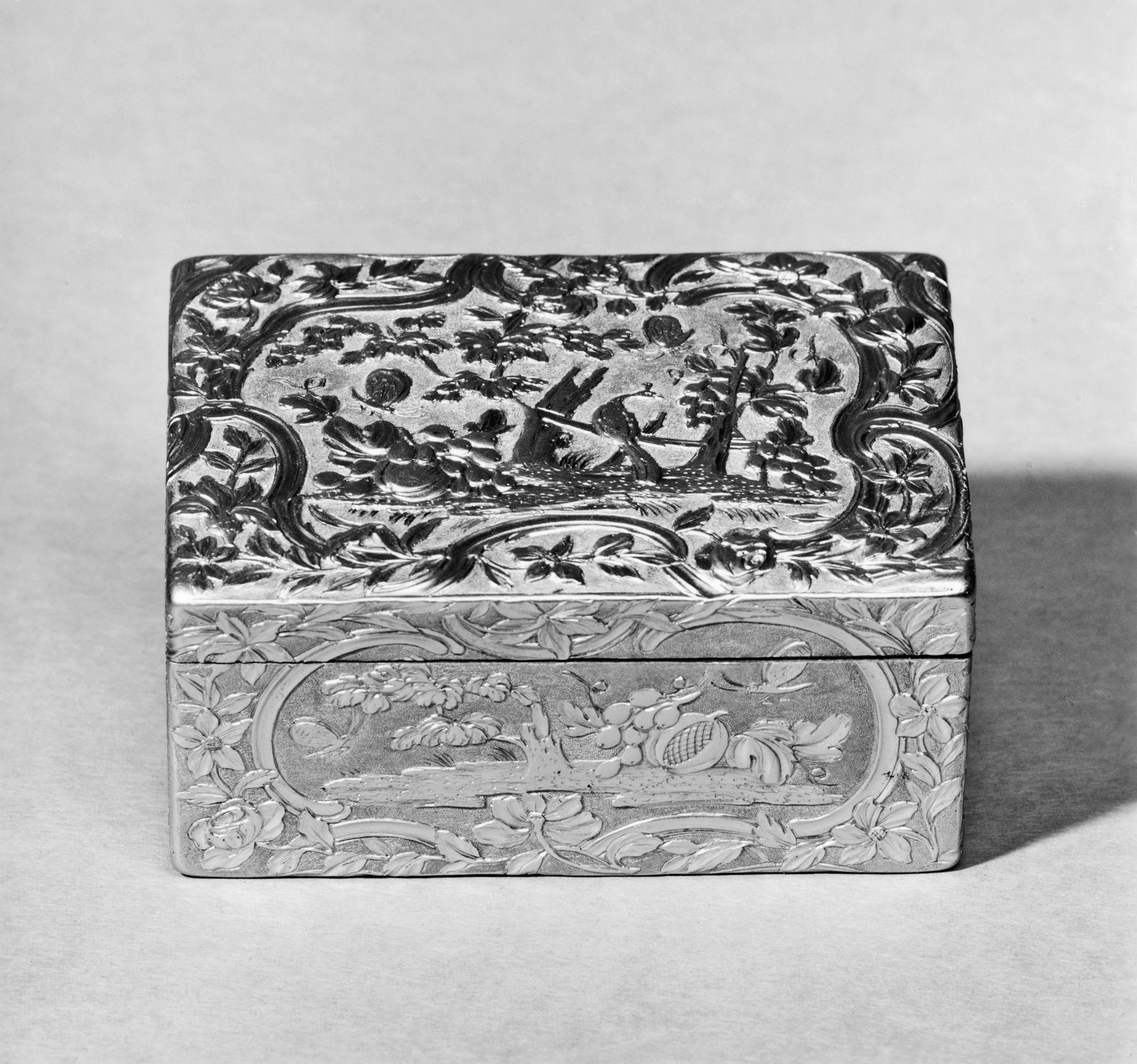 Image for Snuffbox with Garden and Peacock