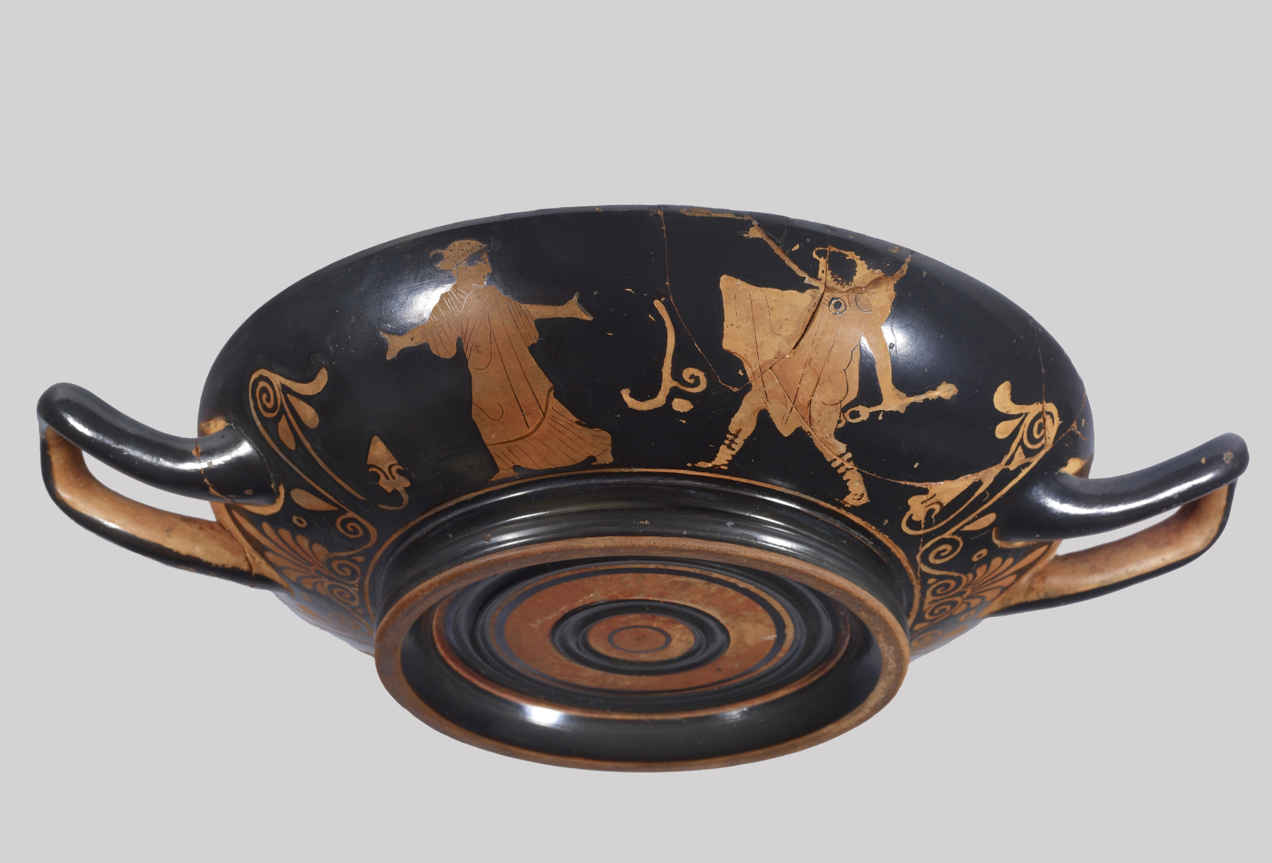 Image for Stemless Kylix Depicting Nike and Ruler and Hermes and a Woman