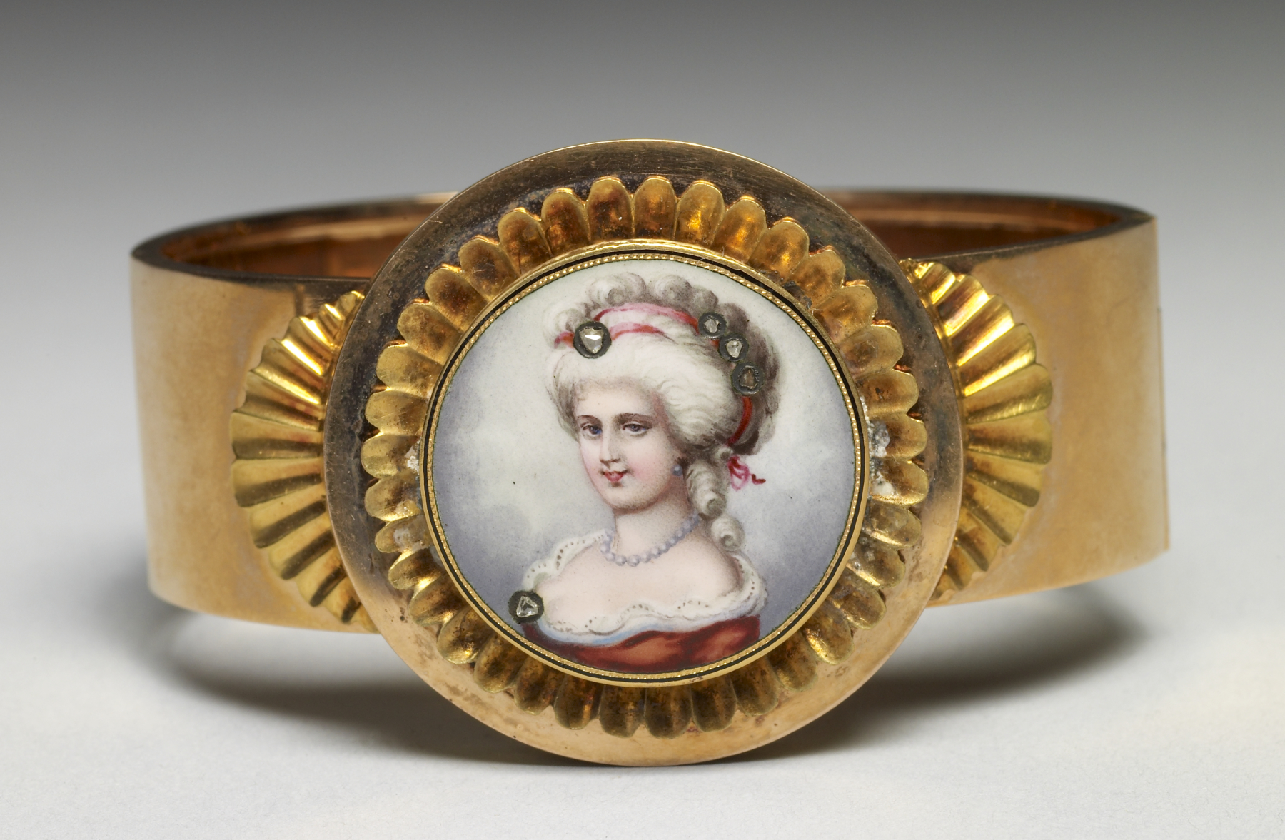 Image for Bracelet with image of woman on porcelain