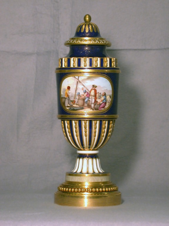 One of a Pair of Fluted Vases (Vase cannelé à bandeau)