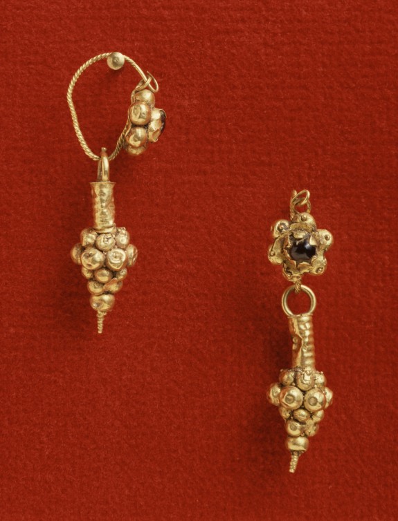Pair of Earrings with Rosette and Pendant