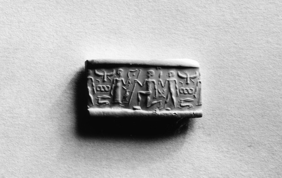 Cylinder Seal with a Presentation Scene