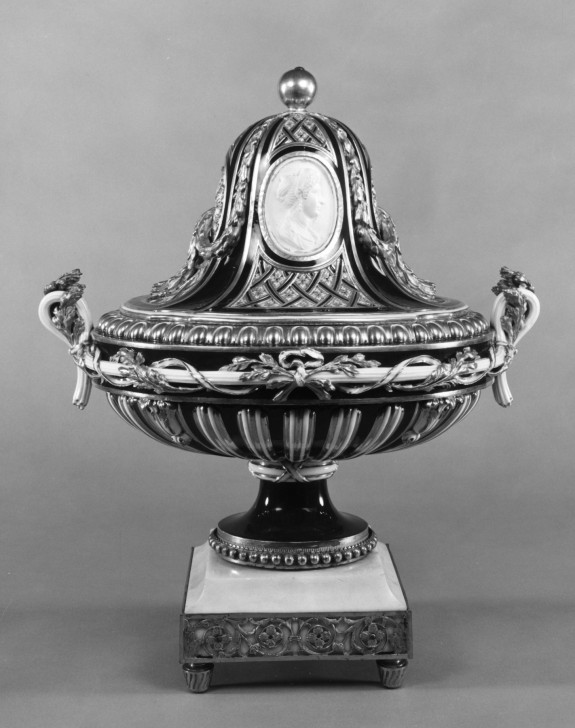 One of a Pair of Potpourri Vases (Vase ovale Mercure)