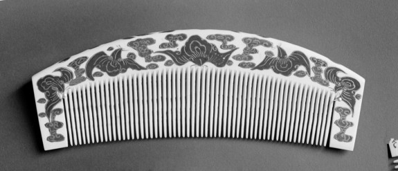 Ornamental comb (kushi) with floral decoration; Bats and clouds in red/green