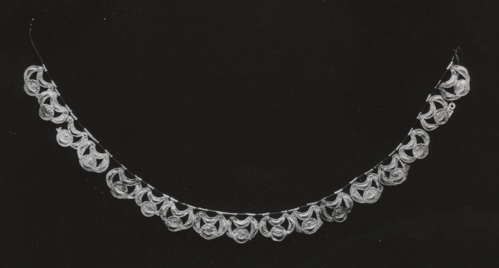 Seventeen Sections of a Necklace