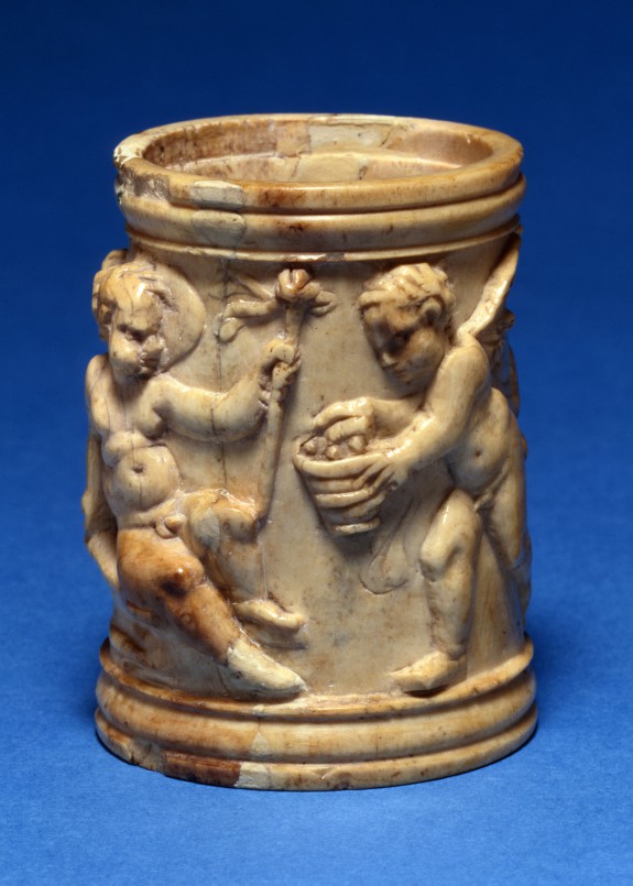 Pyxis with Erotes