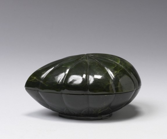 Covered Bowl in the Shape of a Leaf