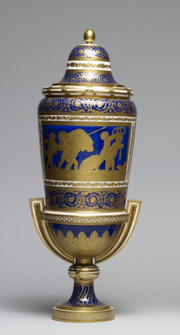 One of a Pair of Vases (Vase chinois; vase à pied de globe)