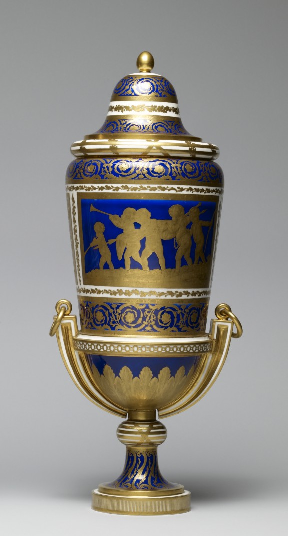 One of a Pair of Vases (Vase chinois; vase à pied de globe)