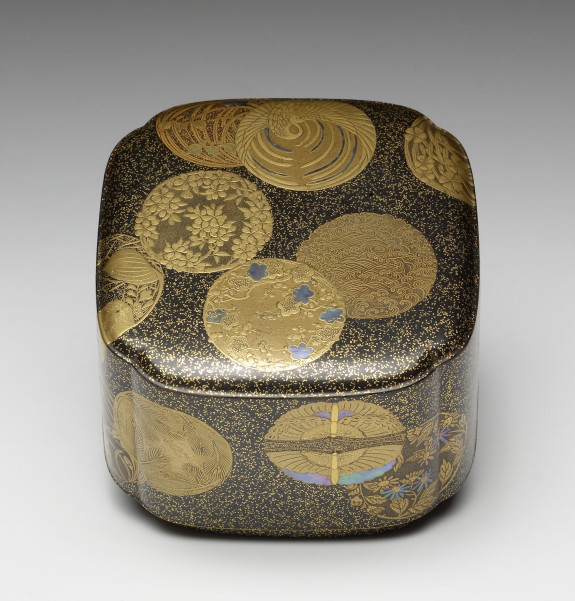 Box for incense game/ ko-bako; Overlapping medallions w.flowers /birds