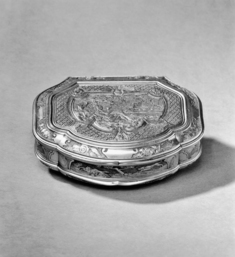 Image for Snuffbox with gentleman gazing at an Island