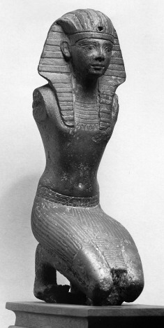 Statuette of a Kneeling King