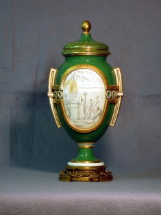 One of a Pair of Vases (Vase Danemark à cartels)