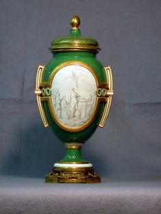 One of a Pair of Vases (Vase Danemark à cartels)