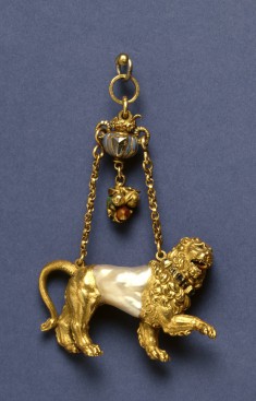 Pendant with a Lion