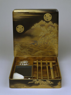 Writing Box with Mountain scenes/ tokugawa mon