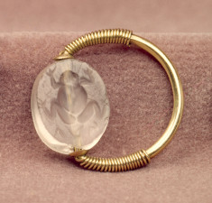 Scaraboid Intaglio with a Frog Set in a Swivel Ring