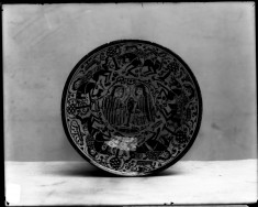 Bowl with Seated Figures and Horsemen