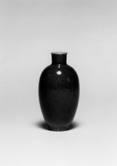 Vase Shaped Snuff Bottle with Blue Glaze
