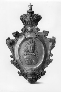 Portrait bust of man in armor