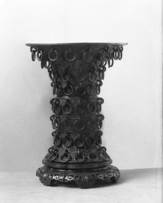 Bands of rings/ archaic motifs