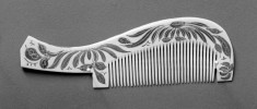 Ornamental Comb (kushi) with Floral Patterns