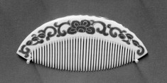 Ornamental comb (kushi) with floral decoration
