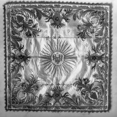 Border of floral designs/I H S center