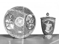 Covered Cup and Saucer (gobelet ‘à lait’ et soucoupe)