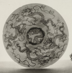 Bowl with Four-clawed dragon and scudding clouds